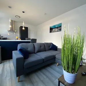 https://hu-thirteen-apt-one-sleeps-4.yorkshirehotels.net